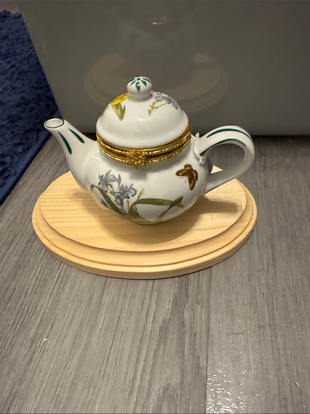Mini Porcelain Teapot Trinket Box with Floral Motif - White and Gold